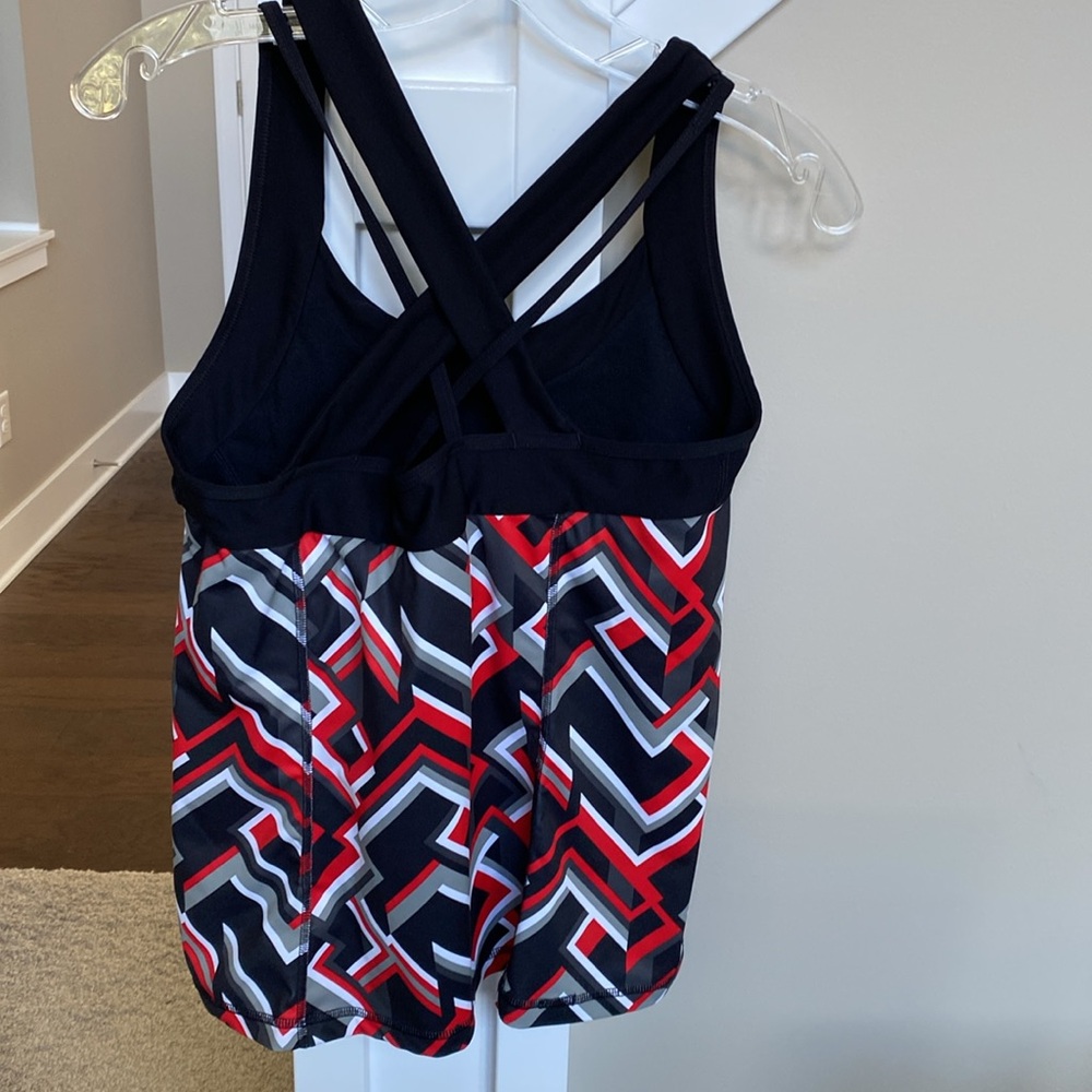 Black and Red Geometric Workout Tank - Picture 3 of 7
